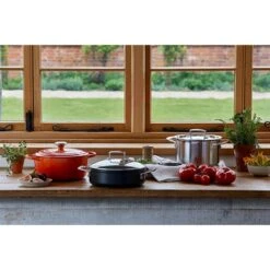 Le Creuset Sauteuse Rondeau Anti-adhérente Les Forgées 30 Cm Et Couvercle En Verre -Maison Cuisine Boutique 133010 2 1 Sauteuse rondeau anti adherente Les Forgees 30 cm et couvercle en verre Le Creuset