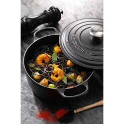 Le Creuset Cocotte Fonte Rond 24 Cm Noir -Maison Cuisine Boutique 213178 2 2 Cocotte fonte rond 24 cm noir Le Creuset