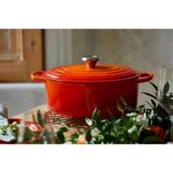 Le Creuset Cocotte Fonte Ovale Volcanique 29 Cm -Maison Cuisine Boutique 213202 3 3 Cocotte fonte ovale volcanique 29 cm Le Creuset
