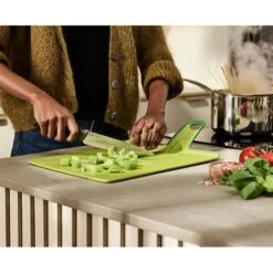 Joseph Joseph Planche à Découper Pliable Chop2pot Plus Verte -Maison Cuisine Boutique 450022 3 1 Planche a decouper pliable Chop2pot Plus verte Joseph Joseph