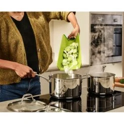 Joseph Joseph Planche à Découper Pliable Chop2pot Plus Verte -Maison Cuisine Boutique 450022 4 1 Planche a decouper pliable Chop2pot Plus verte Joseph Joseph