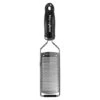 Microplane Râpe à Fromage Fine Gourmet Noire -Maison Cuisine Boutique 478014 0 1 Rape a fromage fine Gourmet noire Microplane