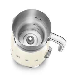 Smeg Chocolatière Et Mousseur De Lait Crème MFF11CREU -Maison Cuisine Boutique 780311 3 1 Chocolatiere et mousseur de lait creme MFF11CREU Smeg