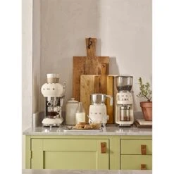 Smeg Chocolatière Et Mousseur De Lait Crème MFF11CREU -Maison Cuisine Boutique 780311 4 1 Chocolatiere et mousseur de lait creme MFF11CREU Smeg